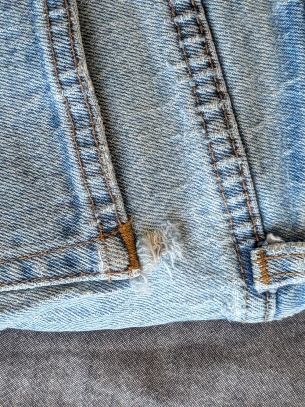 A&F Relaxed Jean High Rise. - Picture 8 of 9